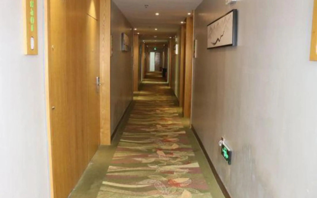 Young Trees Fashion Hotel