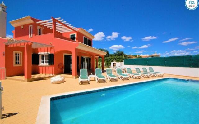 Villa Mikael - Free Wi-Fi - Aircon - Private Pool by bedzy