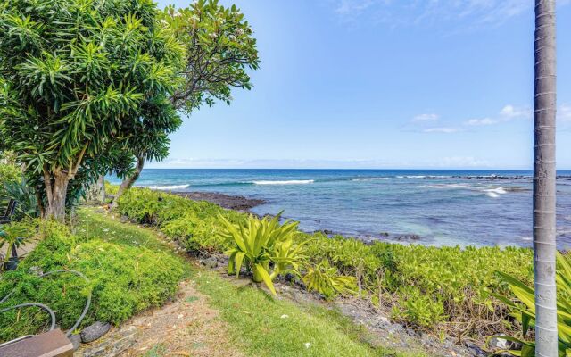 Ultimate Oceanfront Townhome Located on Kona Coast