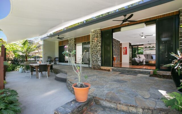 Tropical 3 Bedroom House, Pool plus 4th Bedroom Bungalow