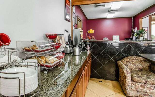 Econo Lodge Inn & Suites Enterprise