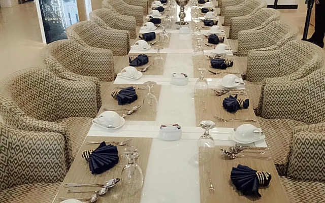 Grand Viveana Hotel