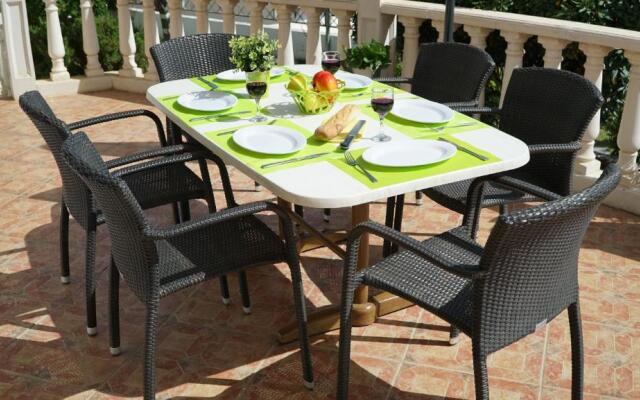 Detached villa, private pool only 10 minutes to beaches