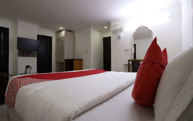 OYO 60476 Hotel Silver Rooms