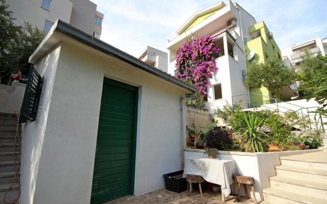 JoviZe - free parking - R4(2)