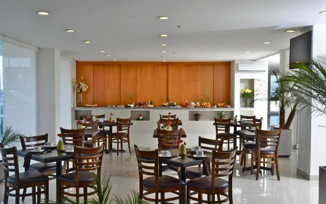 Hotel Misión Express Monterrey Aeropuerto La Fe
