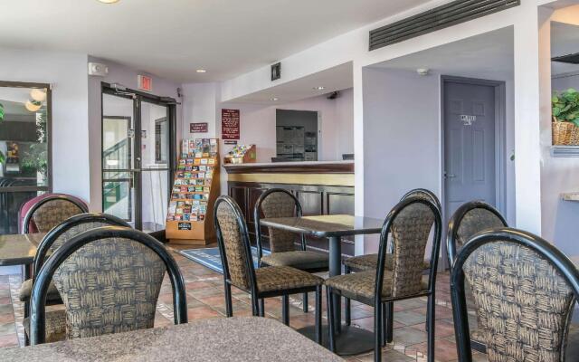 Studio 6 Suites Louisville, KY – Airport/Expo Center