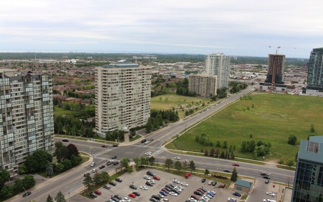 Lake View Luxury Condo by Elite Suites