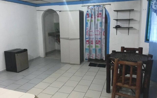 Apartment 5 With Aircon,1 Bathroom and 1 Bedroom