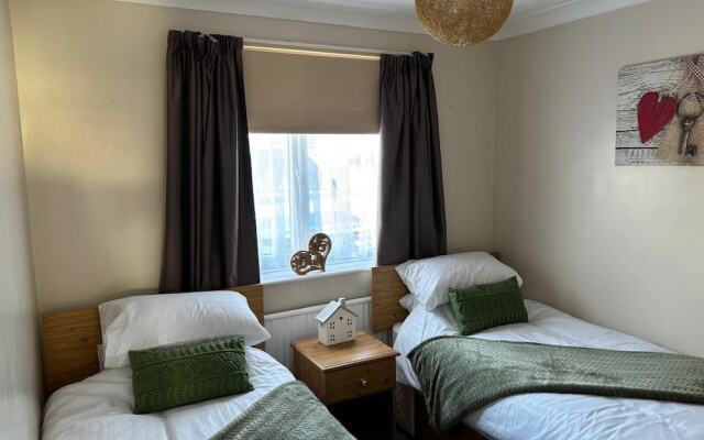 Bungalow-2bed-1bath-petfriendly-parking