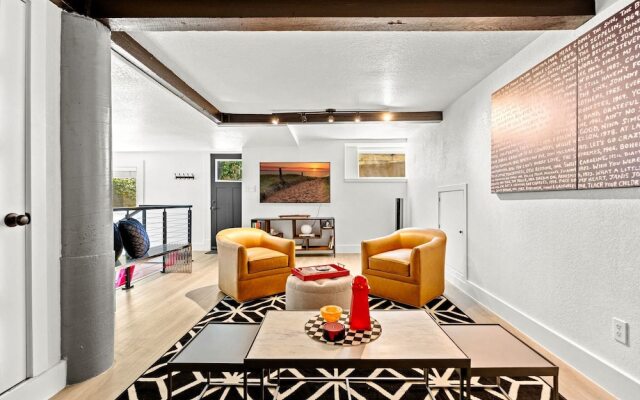Style & Serenity - Steps Away From South Congress