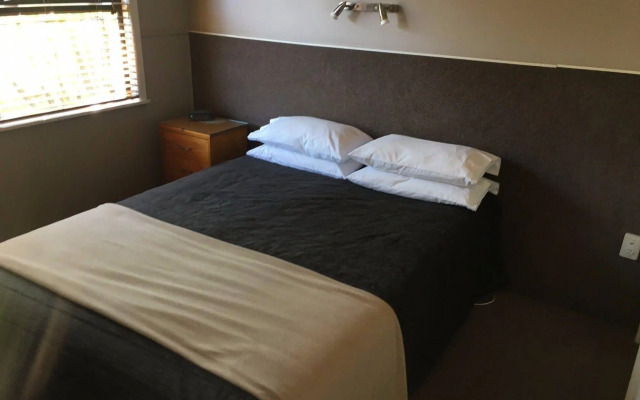 Balmoral Motel