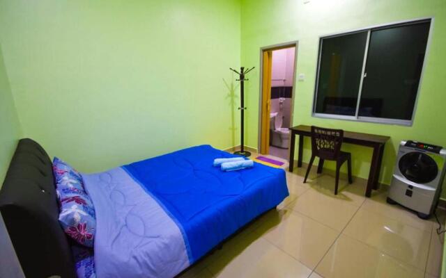 275 Sitiawan Homestay