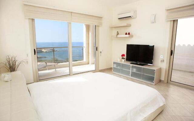 Seafront 5 Bedroom Villa Paradise in Sea Caves