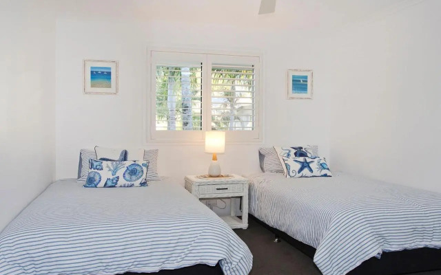 Outrigger Beach Resort 33 James Street 8