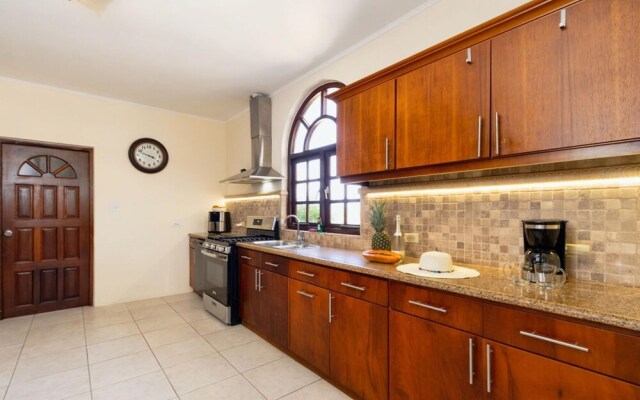 Beautiful 3br2 5BA Villa w Pool Close 2 Baby Beach