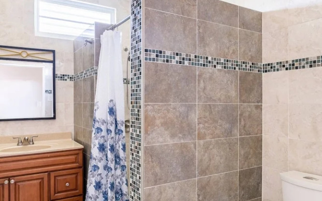 Beachside Near Airport Near Golf Course