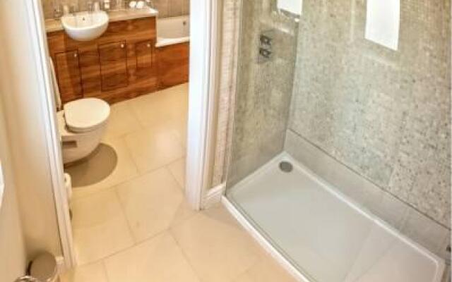 Arosfa Emlyn Country House