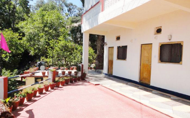 Goroomgo Tribhvan Ranikhet