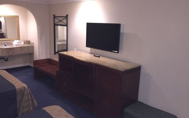 Walnut Inn & Suites West Covina