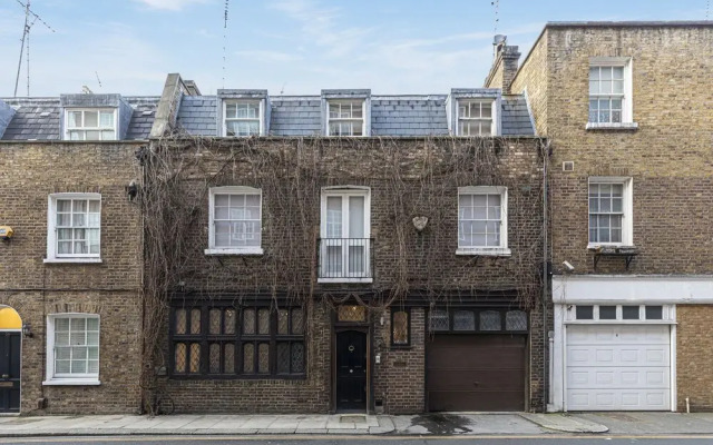 Stylish&Spacious 4br House W/Parking in Kensington
