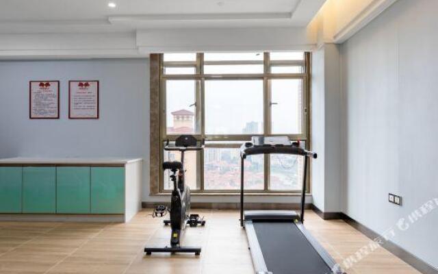 Baihe Hotel (Foshan Lecong Tianyoucheng)
