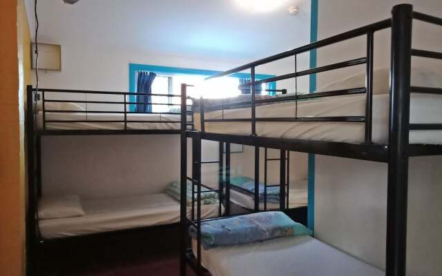 Ozzie Pozzie Backpackers