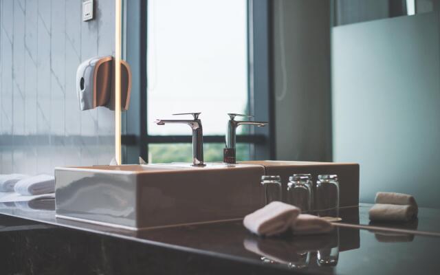 Holiday Inn Express Shanghai Songjiang Fangta by IHG
