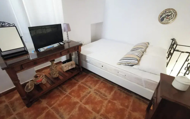 Authentic White House in Paros Lefkes