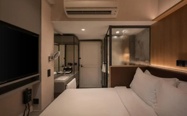Claude Hotel