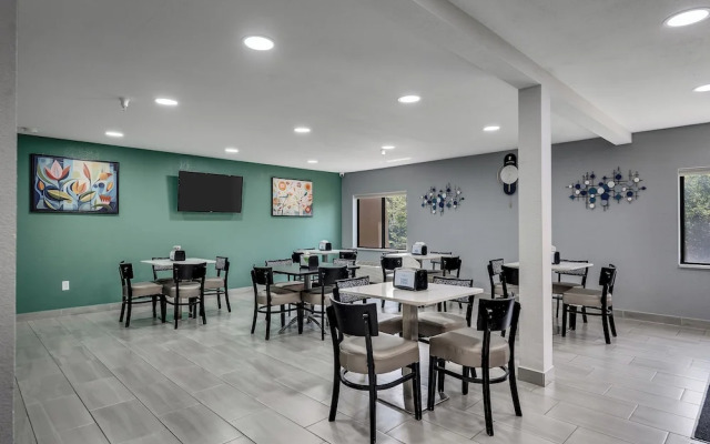 Baymont Inn And Suites La Cros