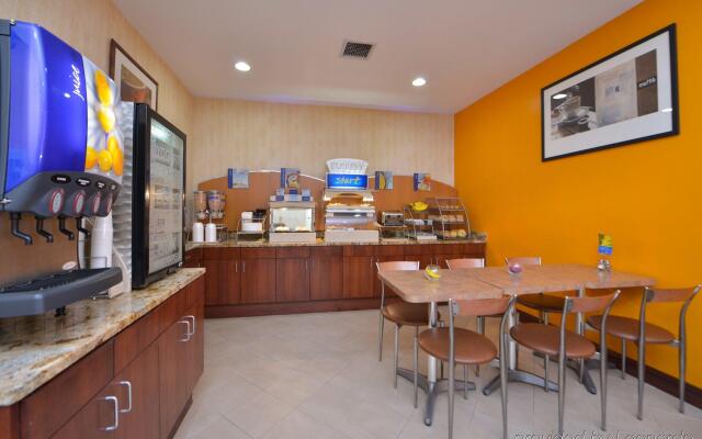Holiday Inn Express Laguardia Airport by IHG