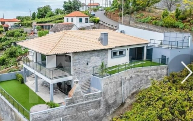Stunning 1-bed House in Estreito da Calheta