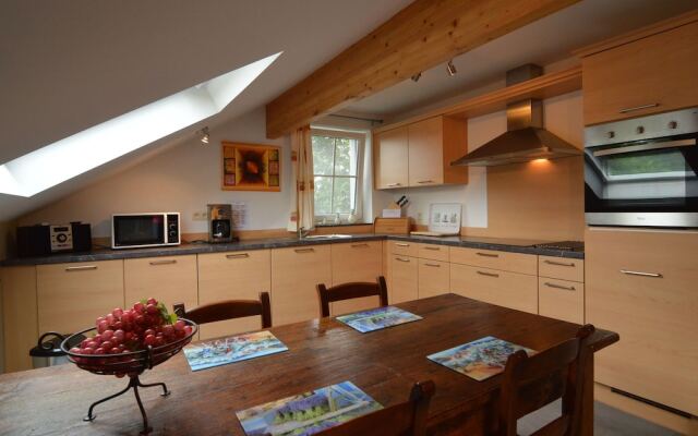 Charming Apartment with Access to Outdoor Hot Tub in Green Condroz Valley
