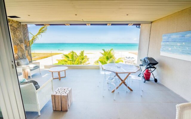 Summer Breeze - Beachfront - 3 Bedrooms Suite