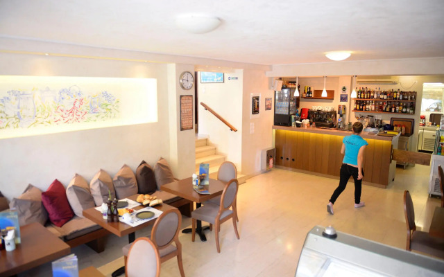 Phidias Hotel