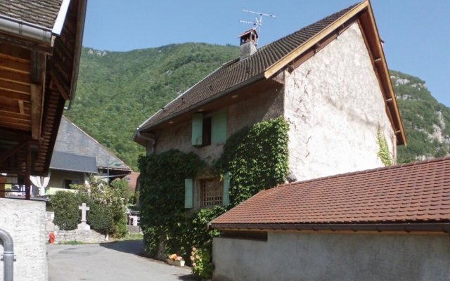 House With 5 Bedrooms in Verthier Doussard, With Wonderful Mountain Vi