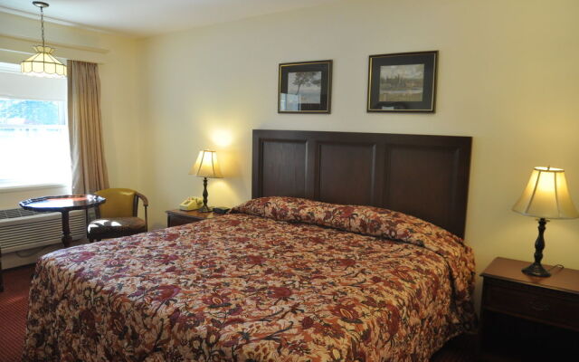 Blue Spruce Inn & Suites