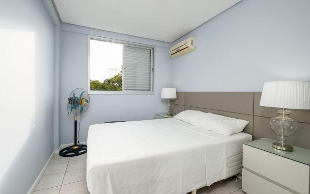 Apto com churrasqueira a 3min da praia EST403