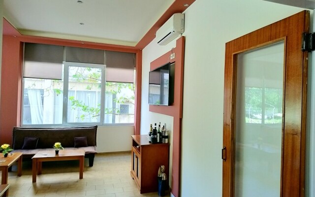 Astron Hotel