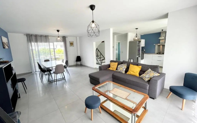 Maison contemporaine refaite à neuf - À 50M de l'océan