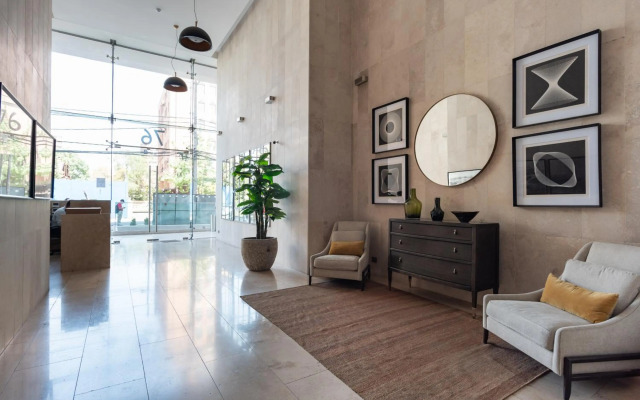 Uptown Wood - 1BR Parking Wifi Mall Pool