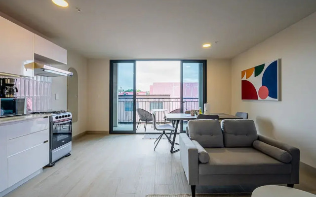 w Comfy 1BR w Perfect Balcony in Casco View