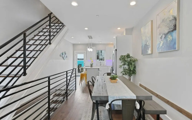 Luxury Roofdeck Retreat 4-bdrm Near Penn Chop