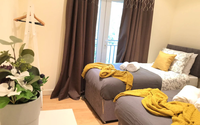 Park View 2 Bedroom by Creatick