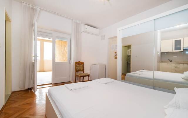 Studio Apartments Near Center 1