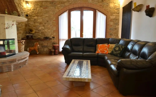 Charming Villa in Suvereto with Hot Tub