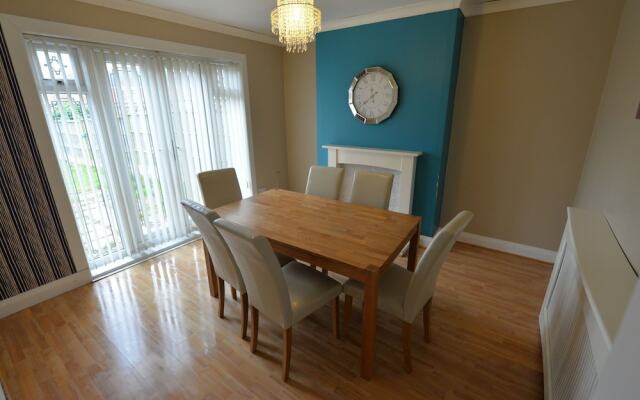 Boutique Hoiday Home In Coventry With Garden
