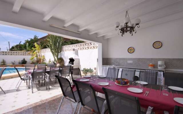 Villa - 12 Bedrooms with Pool and WiFi - 104986