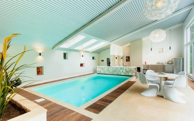 Lanaken Retreat Pool Jacuzzi and Sauna